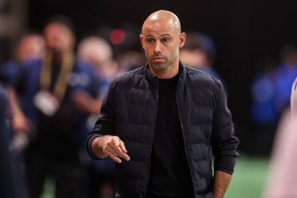 苏亚雷斯被禁赛！马斯切拉诺：接管判罚，但但愿总计球队一视同仁